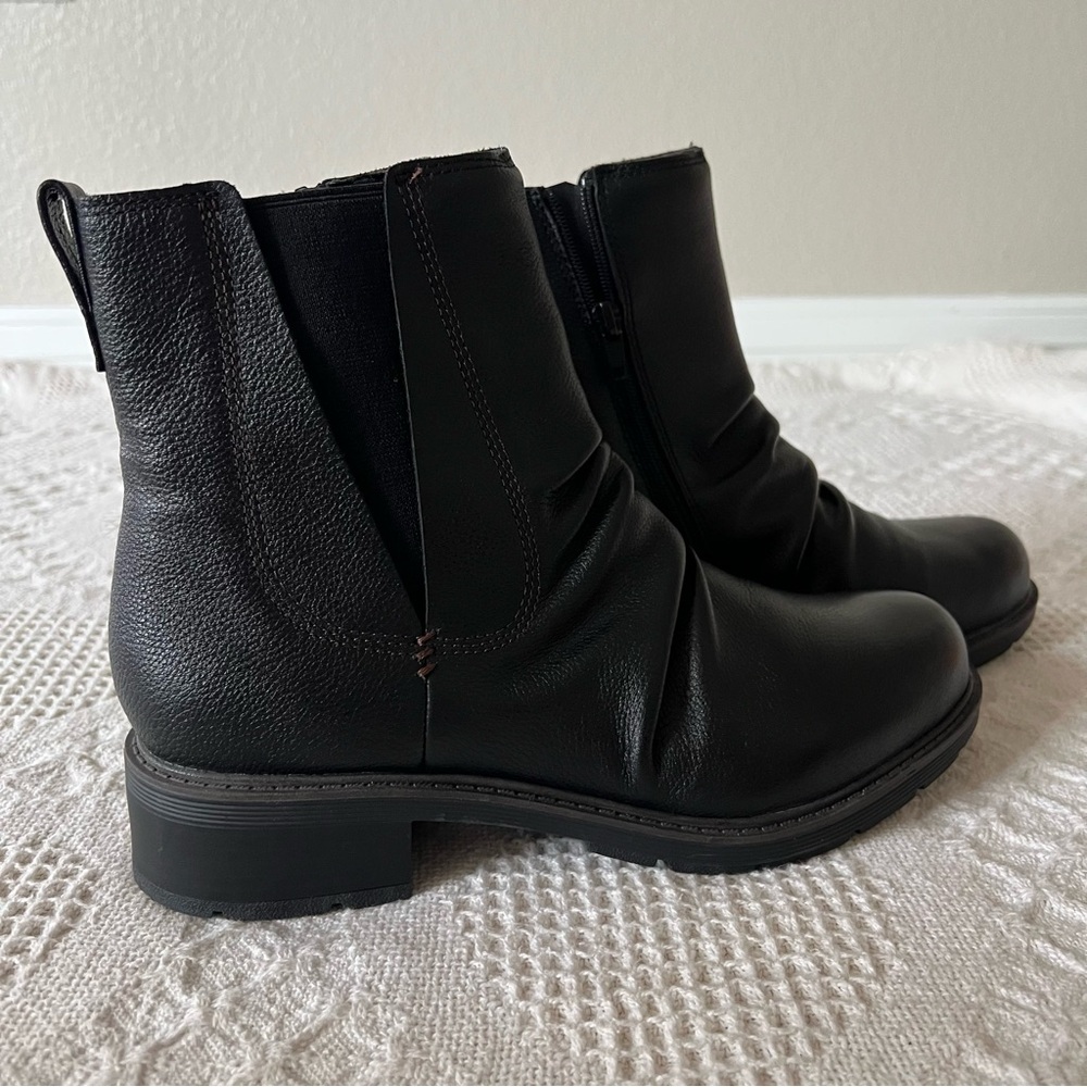 Clarks Collection Hearth Love Pebbled Black Leather Ankle Boots Size 10 Comfort - Picture 4 of 13